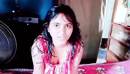 Kakak ipar dengan menekan payudaranya
