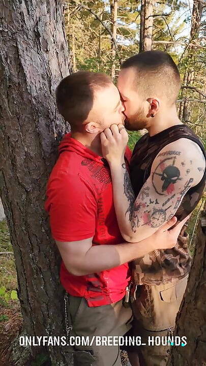 Horny straight bro blowing and kissing while on a mountain hike.