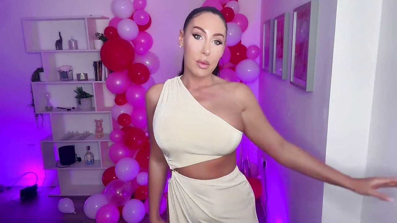 Corno marido escolhe roupa de dia dos namorados