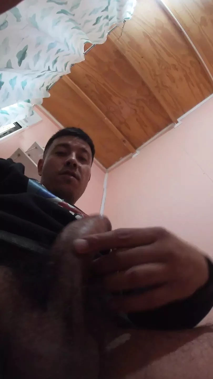第一人称视角：我偷偷溜进我邻居的浴室，来得很努力，我尝到了自己