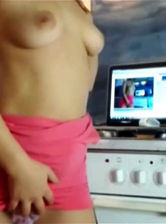 Sexydea Flashing Ass on Live Webcam