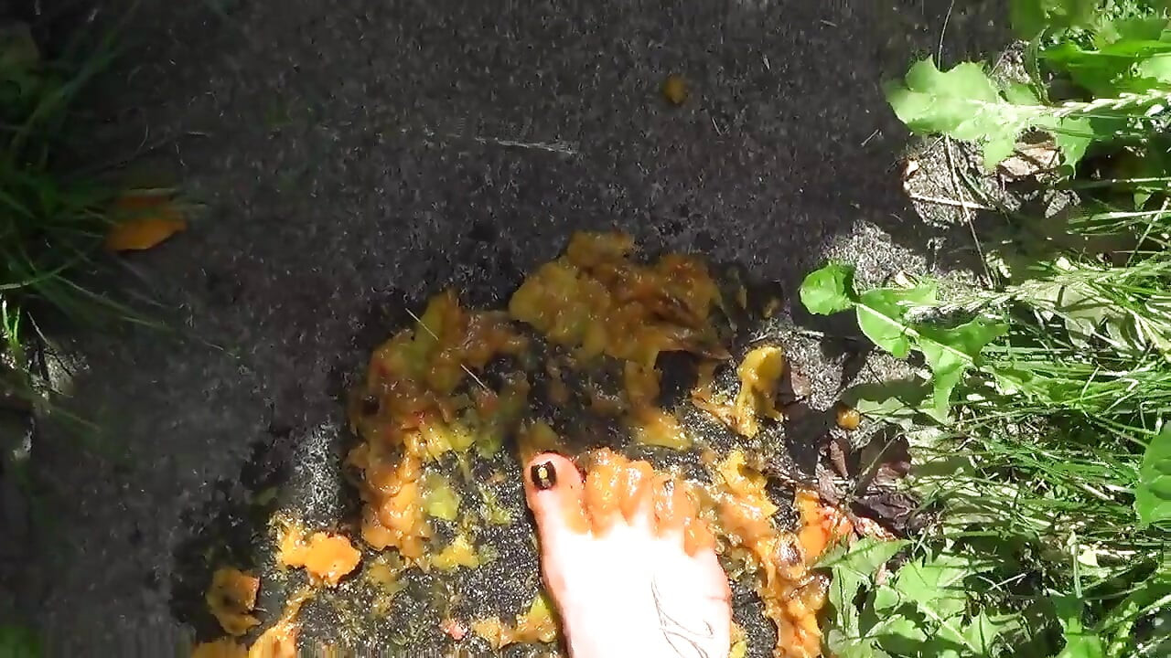 I will feed you from my feets & toes! Apricots crush outdoor!
