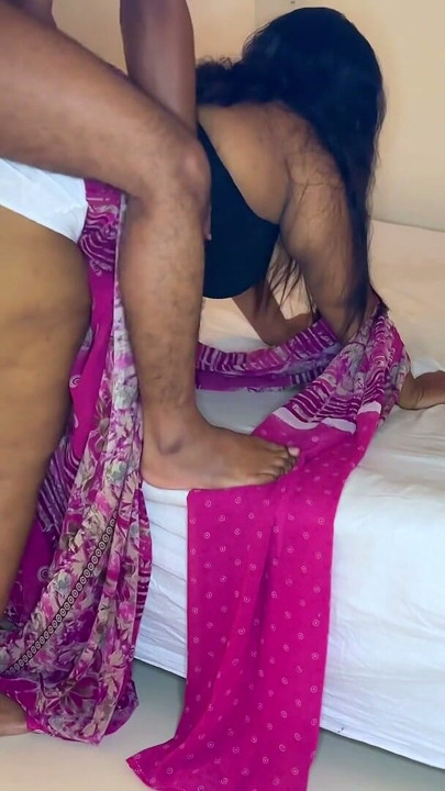 Dost kee man ne apane bete ke dost ke sath adhe rat Mein Kiya Chudai- ik neuk de sexy moeder van mijn vriendin omdat ze geil was | Clip 2