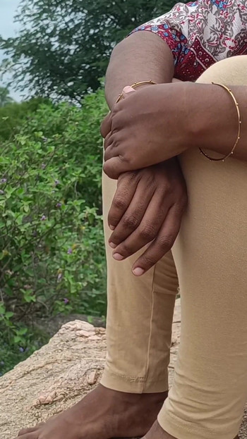 "कॉलेज के छात्रों के बाहर" से मनोरम पल