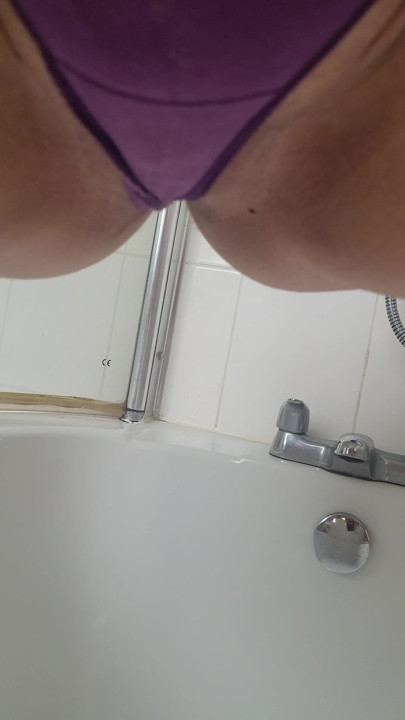 Pissy camel toe pants