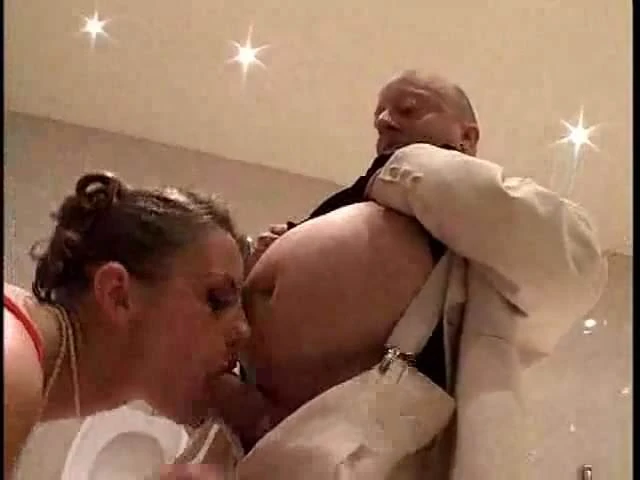 Midget sucked by gorgeous woman