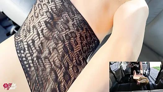 Sarışın naylon fahişe, kendini bağlanmış halde seviştiriyor!!