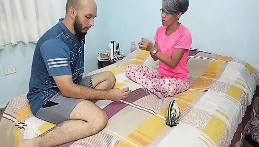 Все Началось С Игры Кости, И Вы В Конце Концов Дали Мне Свою Сперму В Мой Маленький Рот.