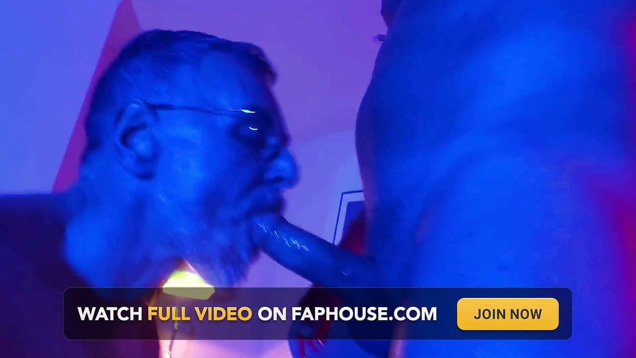 Fucking a Silver Stepdaddy in Sexy Lighting