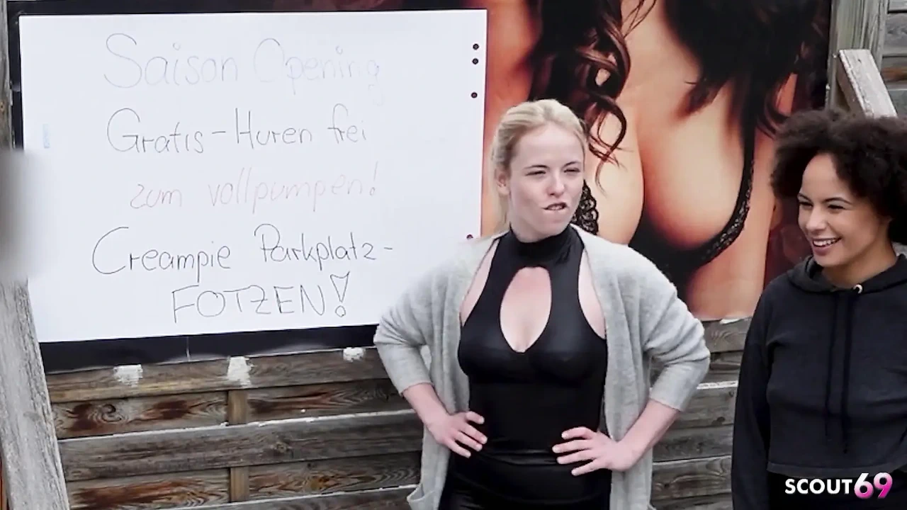 两个德国婊子Mia Adler和Lia Amalia搭讪陌生人做爱