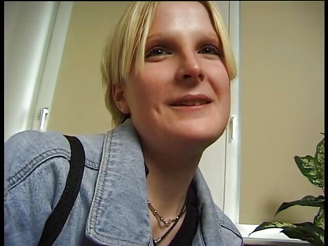 Awek comel menggesel itiknya