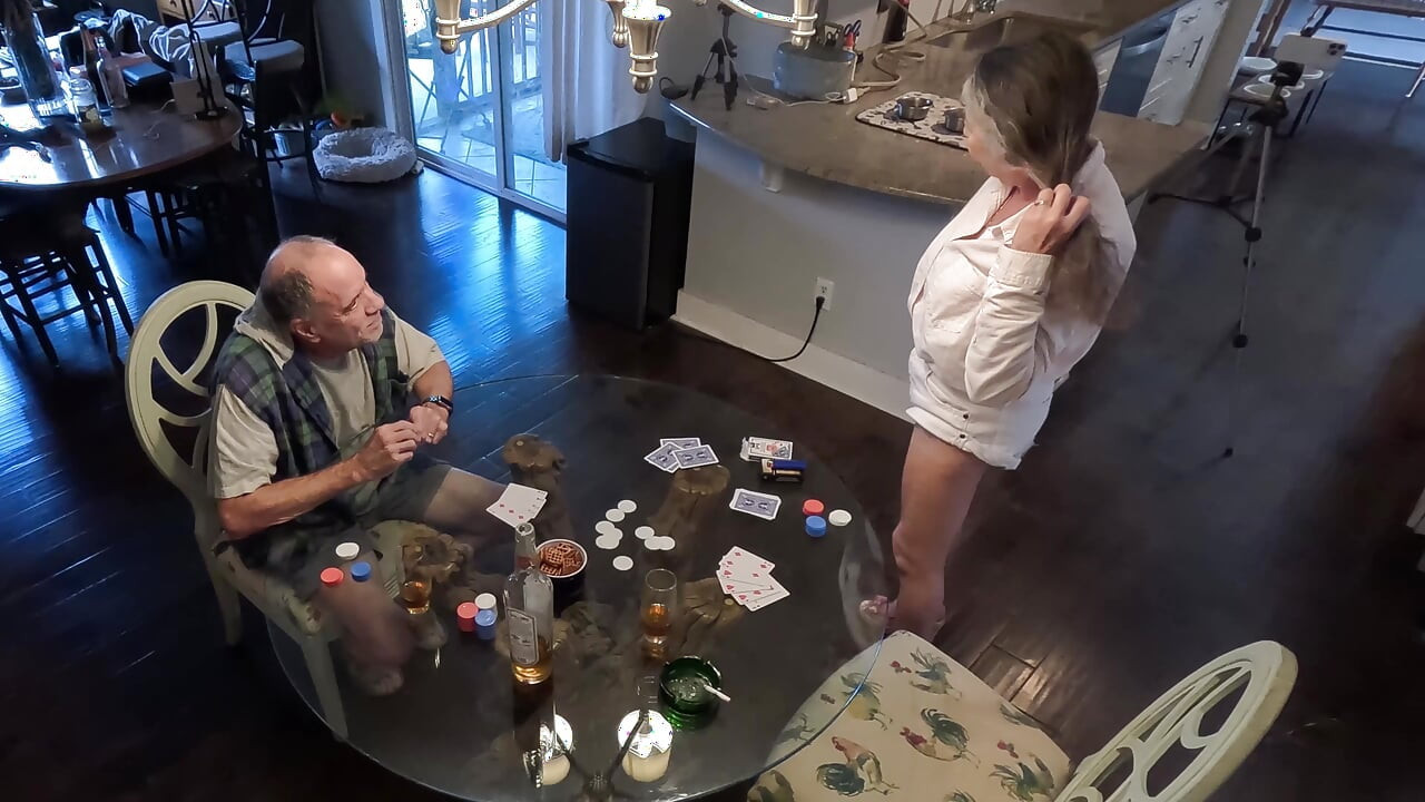 Amelies Strip Poker Part 1