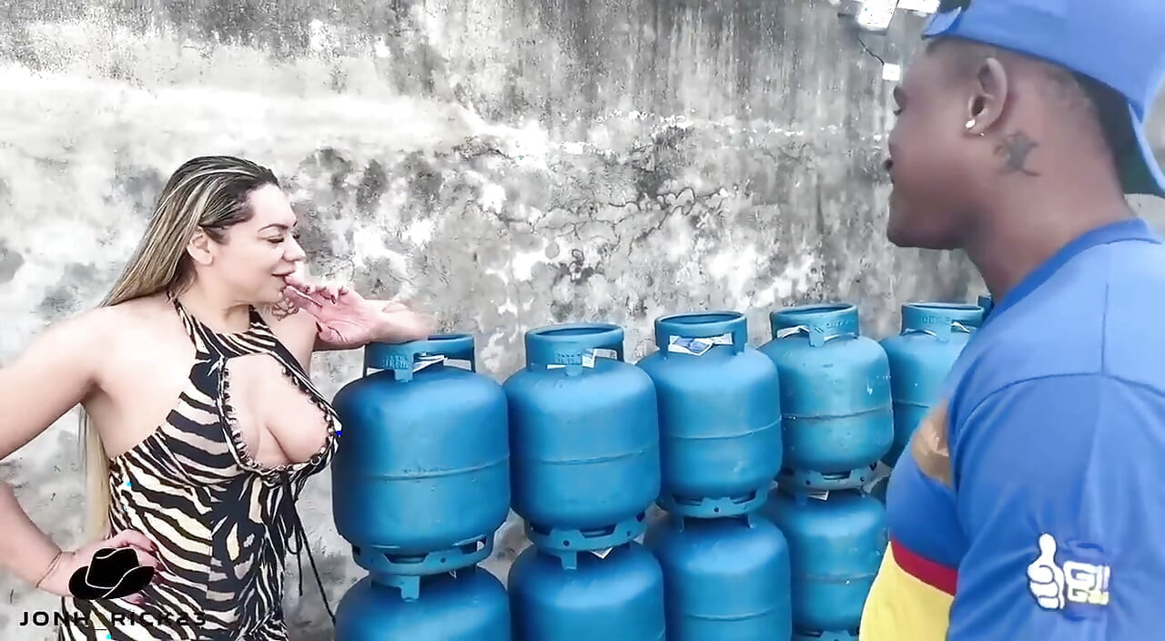 Tante nakal ngasih aku kontol