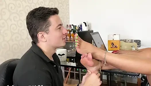 Kiffa Is an Office Worker