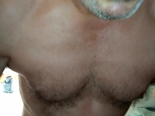 Behaarter Papi mit heißem Bart arbeitet an meinem Loch