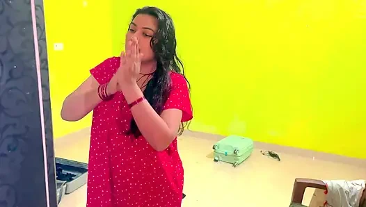 OMG! Aku lagi sendirian sama ibu tiriku dan aku minta tolong untuk ngentot kontolku yang sempit