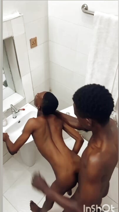 Ele Está Apaixonado Por Paus Grandes, Ele Pode Suportar?