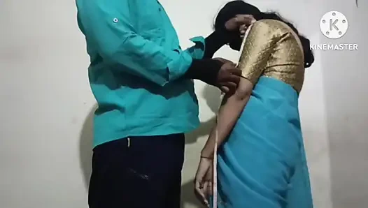 Der Elektriker hatte Sex mit Meena, während er den Ventilator reparierte.