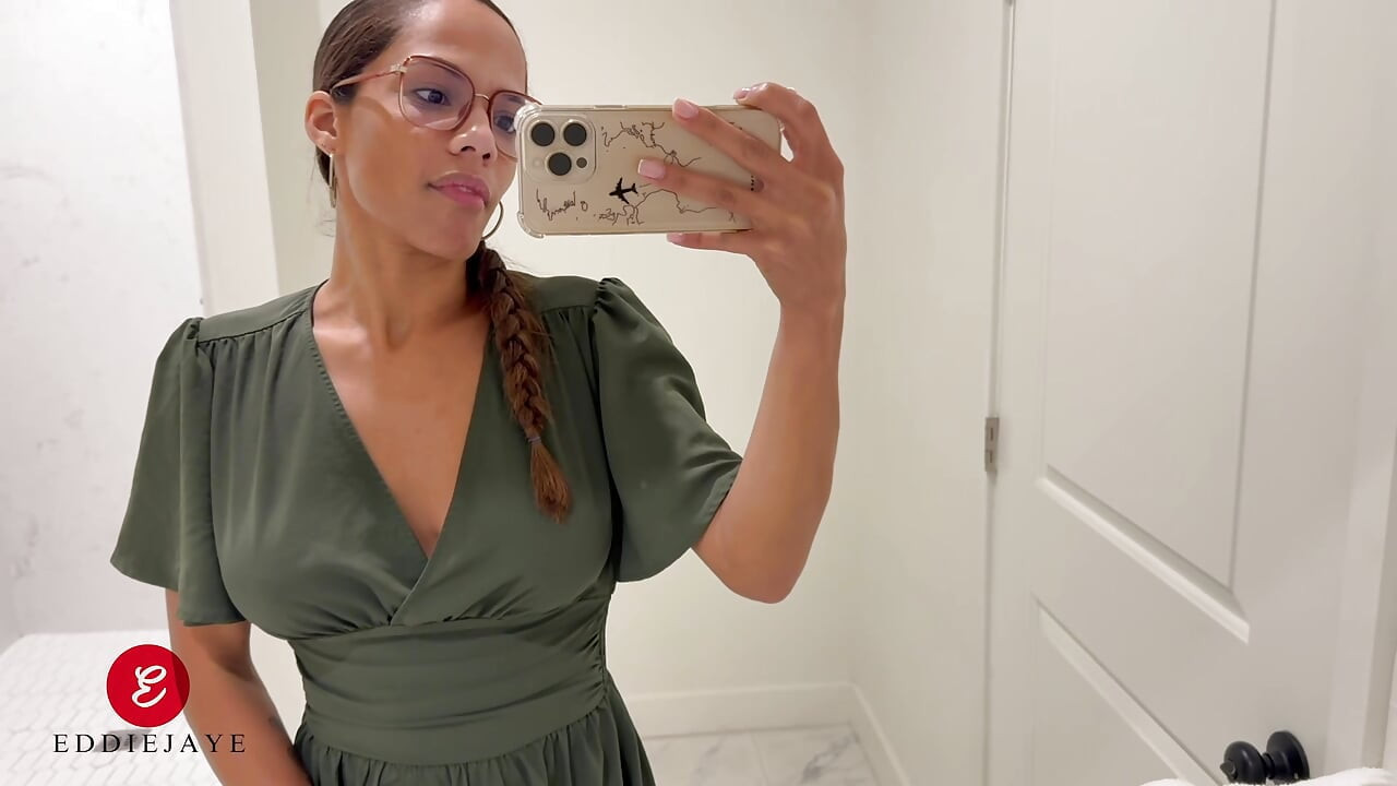 Seks pod tušem sa francuskim modelom