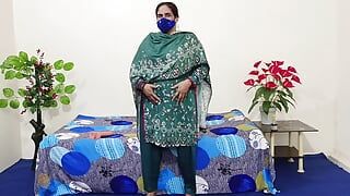 Indická tetička s velkými prsy prstění kundičky a orgasmus od robertka