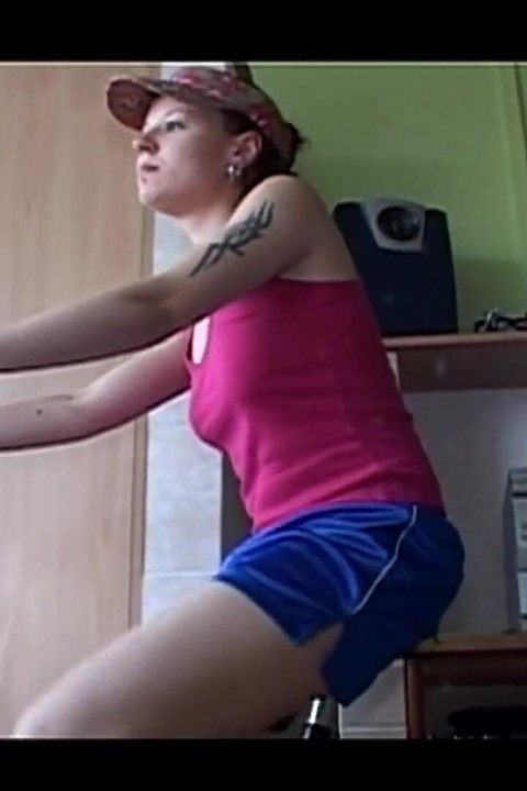 Bătrânul o fute pe tânăra curvă