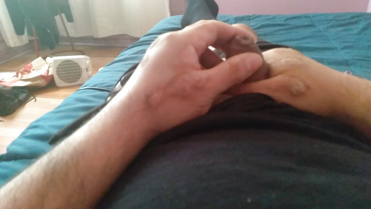 Budak penagih seks menyentuh zakar besarnya