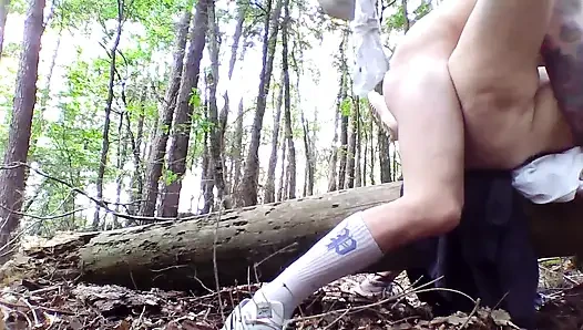 Dışarıda sikişiyor