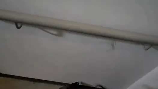 Utangaç Kız Asansörde Bir Yabancının Dölünü Yutmaya Ikna Oluyor