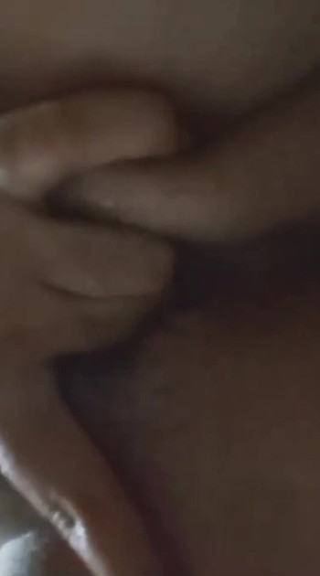 Jaw-छोड़ने का पल "मेरी छोटी उंगलियों से खेलना"