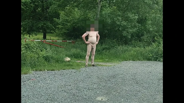 Немецкий гей-спагырик ждет в месте круиза