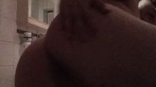 Chubbycartman93 toont zijn lichaam op cam