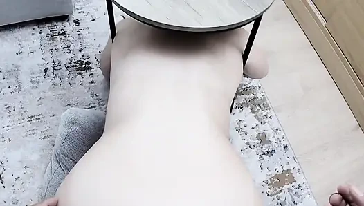 She Has an Iq of 180, but She Got Stuck on the Table