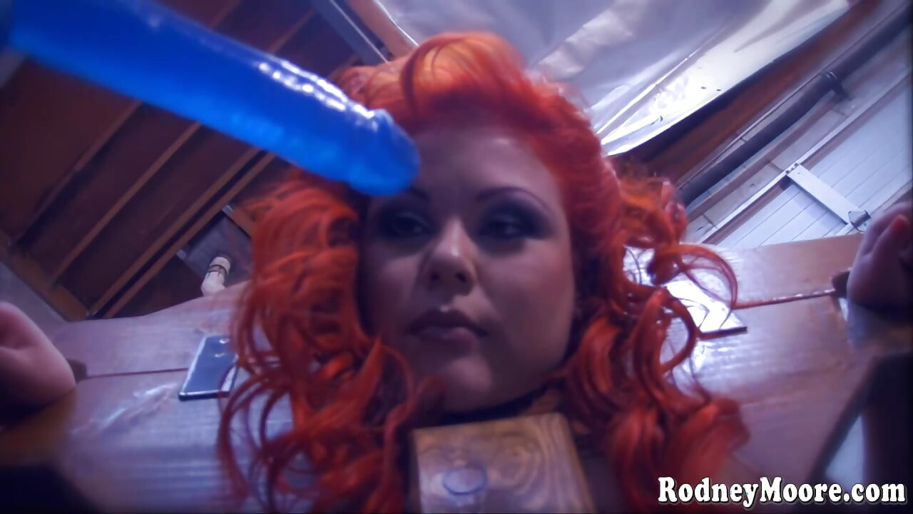 La grosse et grosse April Flores, grosse en solo !