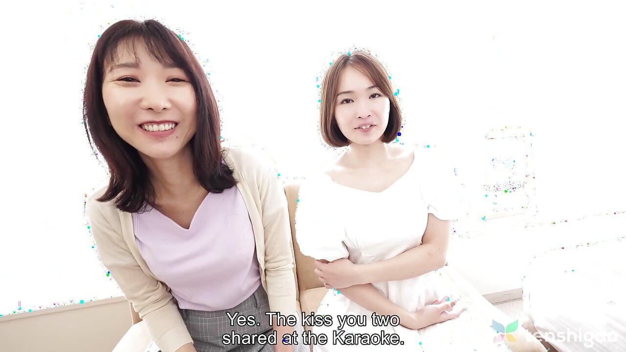 Miss Aya Oukura tuo vanhan opettajansa Ms Madoka Ohnishin leikkimään
