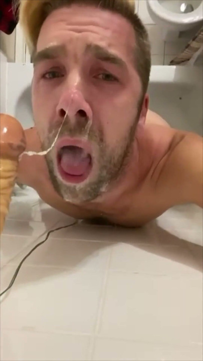 Eşcinsel Derin Boğaz Yapışkan Dildo | Bölüm 1