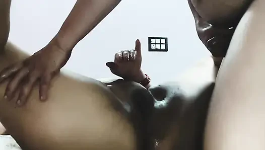 Padosi bhabhi ki oil laga kr chudai kri