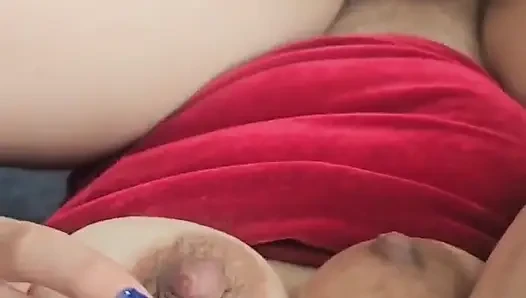 Kakak tiri saya mengisap vagina saya