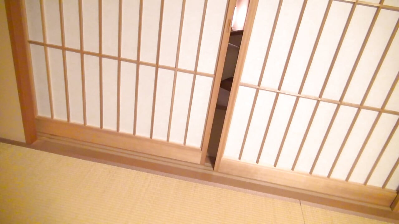 A175B05 Massive squirting in a yukata! Gal-type wives love big things!