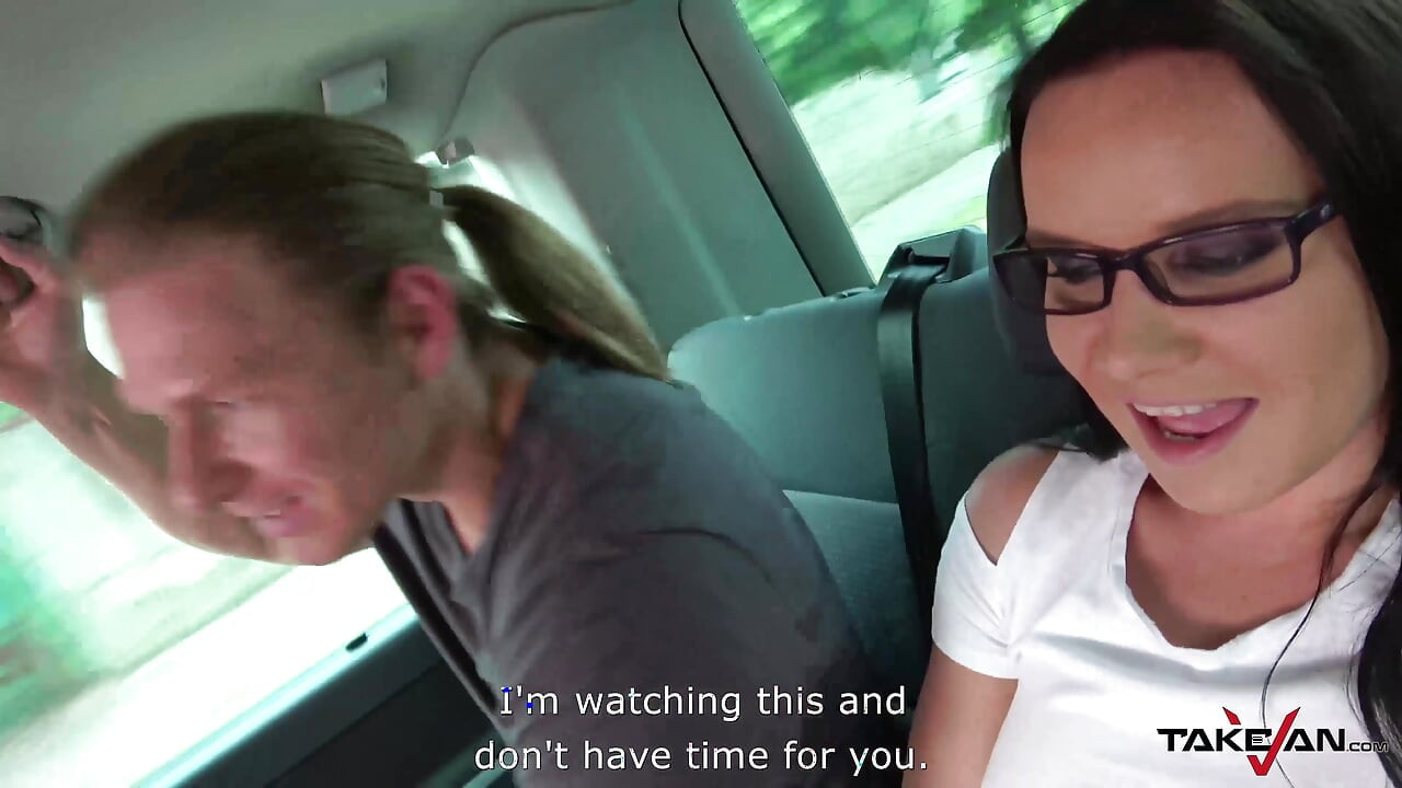 Η Wendy τρυπήθηκε σε ένα βαν και διακοσμήθηκε με jizz