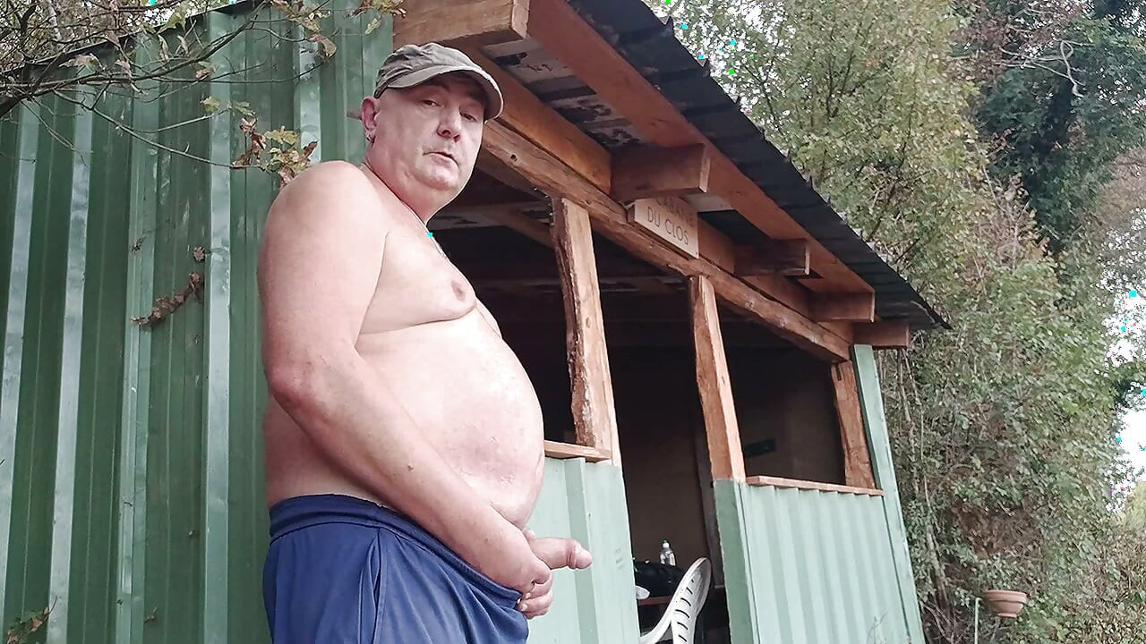 Good fat pork exhibited at the hut, delight of piss and exquisite stench of my big stinky skeas, skets and cho7 that stink!