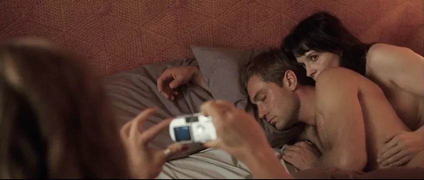 Juliette Binoche,Vera Farmiga - Breaking and Entering (2006)