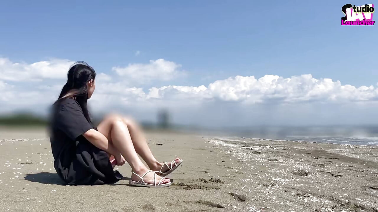 Public Self-play - a True Ona-girl Records Her Quiet Peak on a City Walk Chapter-4