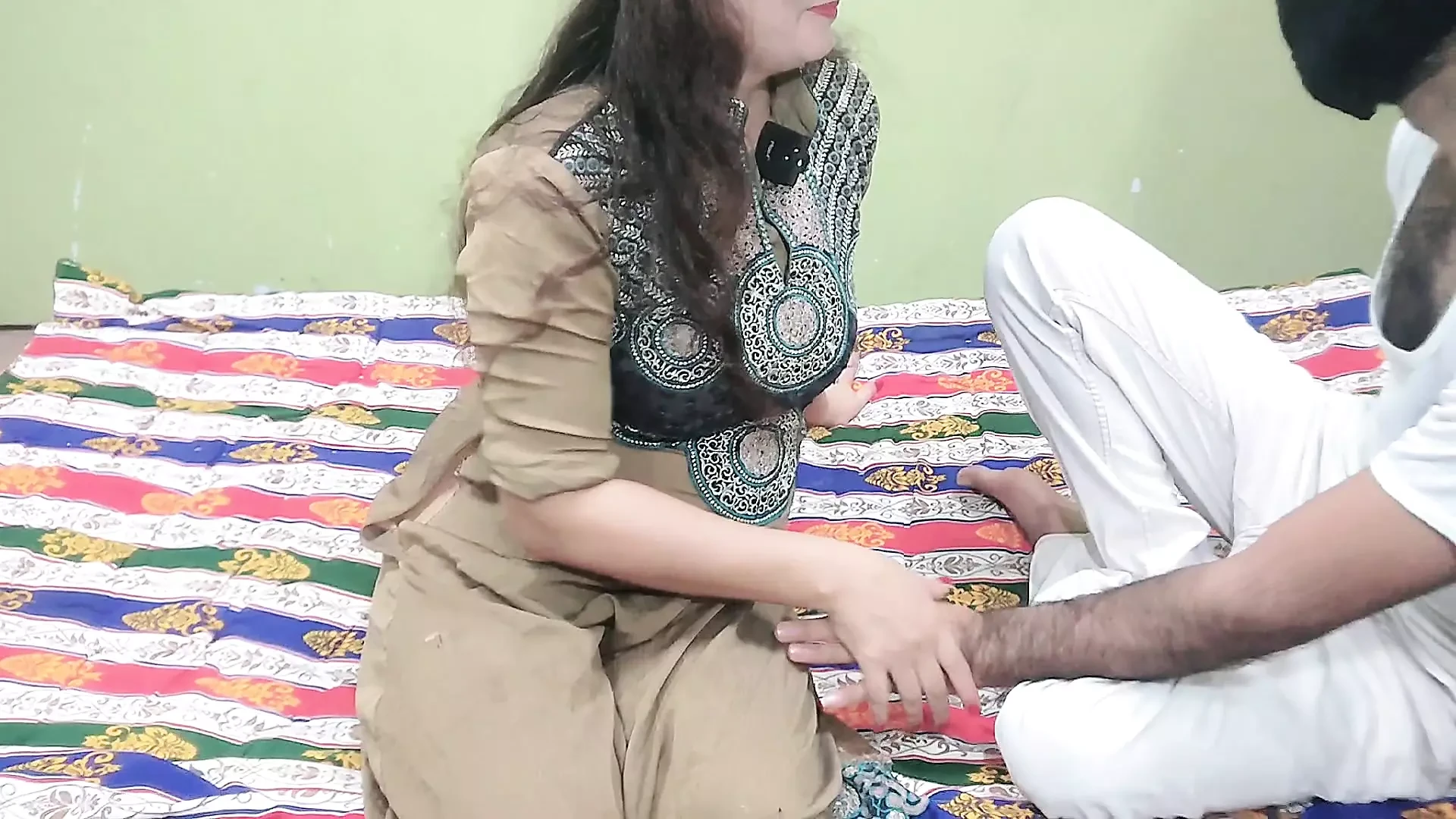 India Desi Bibi Blowjob Dan Kacau Keras oleh Pacar Muda India Bibi Seks Hindi Audio