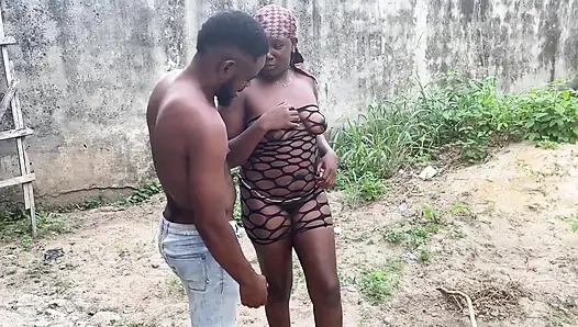 Cowok ini ngentot aku habis-habisan sampai aku crot di wajahnya