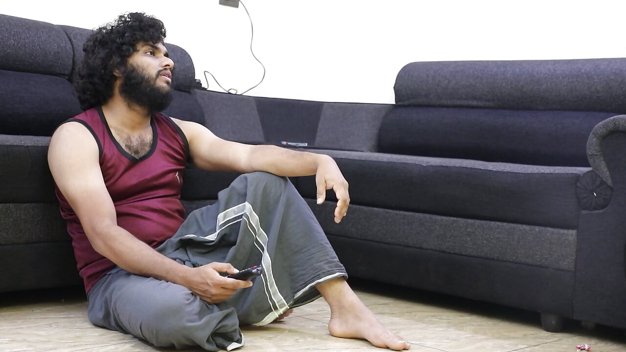 คนใช้มกราคมเพลิดเพลินกับการเย็ดสุดฮอตกับเจ้านายขณะดูทีวี, คนใช้ Mallu และเจ้านายเย็ดสุดฮอตในโซฟา ehile wattching tv