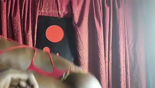 Так возбужденная, мне нужно было кончить!! Подпрыгиваю на вышибалах твердый член с большим черным членом, прежде чем я прыгну на сцене!!