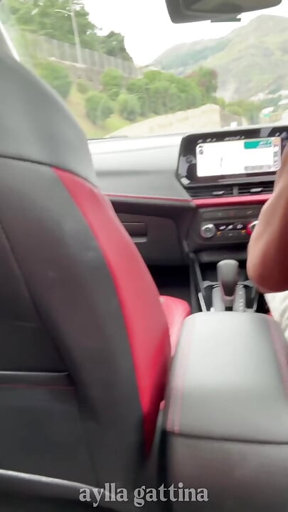 Uber'in arka koltuğunda mastürbasyon yaptım