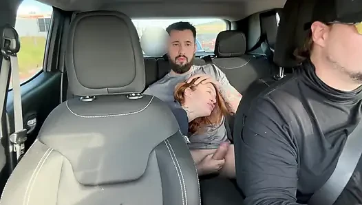 Çifti Uber'in arka koltuğunda yakaladım ve onları yolda bıraktım