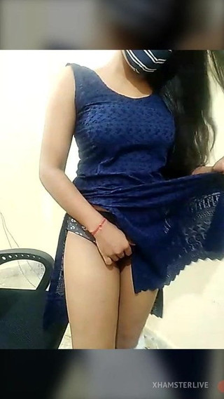 Indian girl does sweet live show