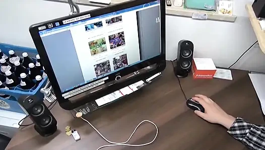 Französisches lesbisches schätzchen musste mit spielzeug mit der muschi ihrer freundin spielen